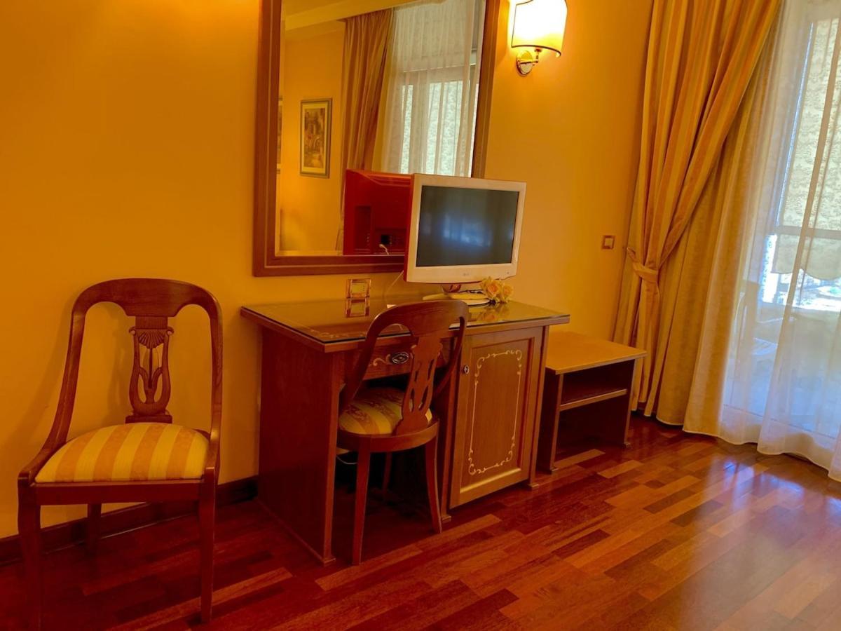 Hotel Firenze Abano Terme Esterno foto