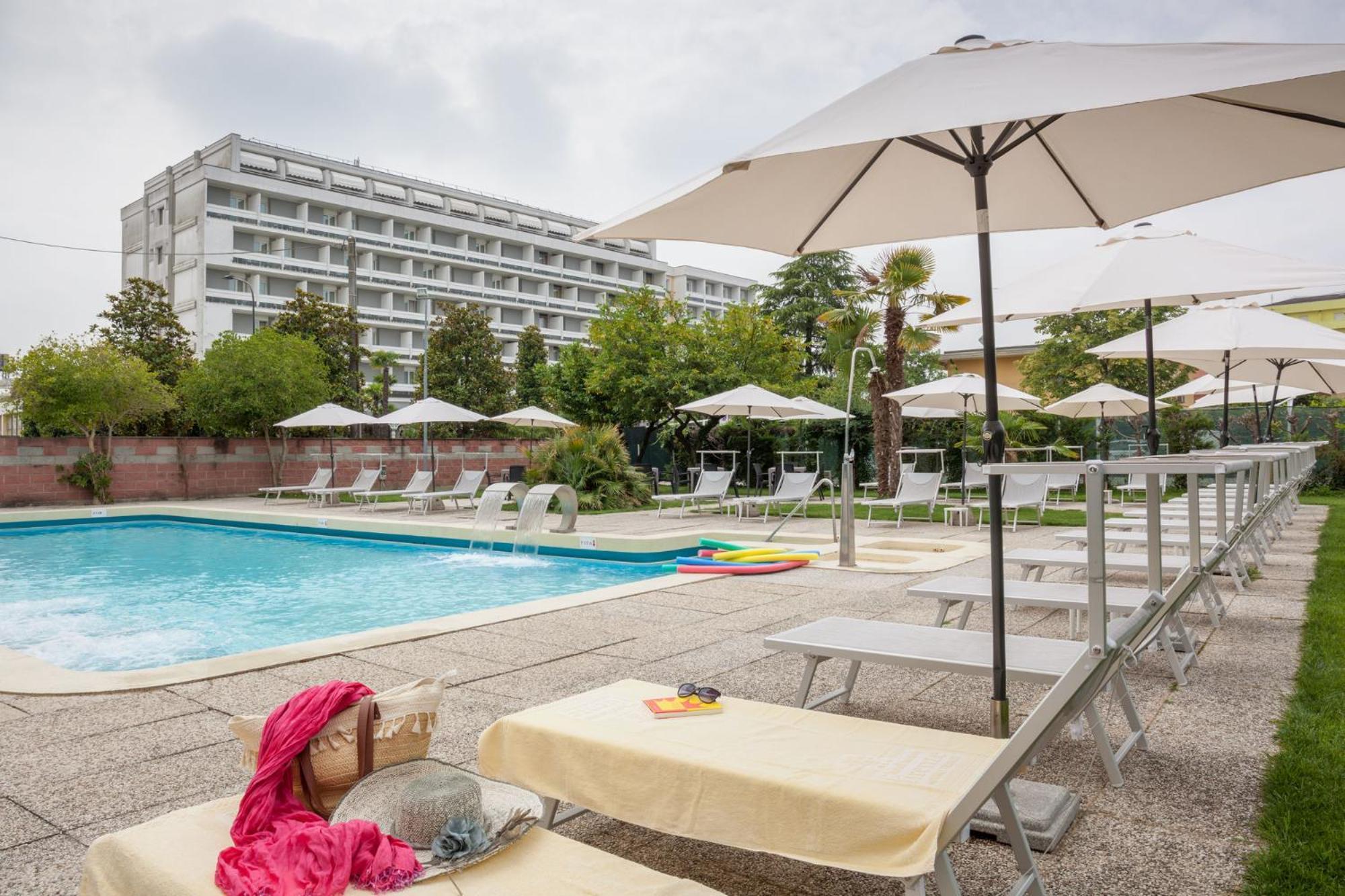 Hotel Firenze Abano Terme Esterno foto