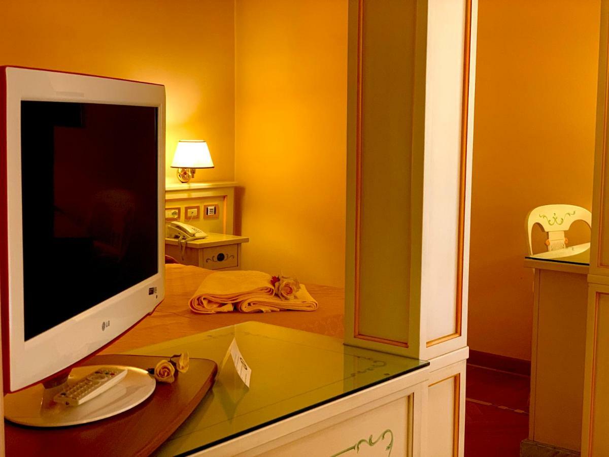 Hotel Firenze Abano Terme Esterno foto